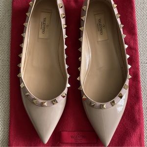 Valentino Flats, size 38.5, excellent condition, can provide authentication